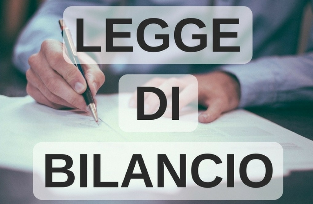 Immagine di una sottoscrizione con scritta "Legge di bilancio".